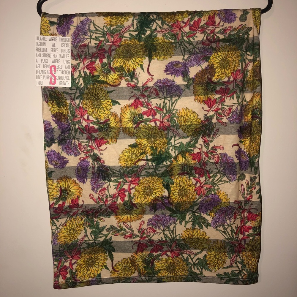 Small Lularoe Cassie